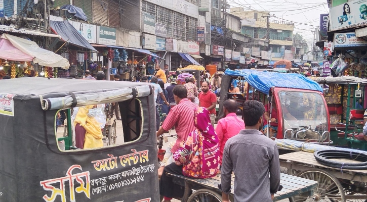 সমন্বয়হীনতায় সৈয়দপুরে ভয়াবহ যানজট, নষ্ট হচ্ছে কর্মঘণ্টা 